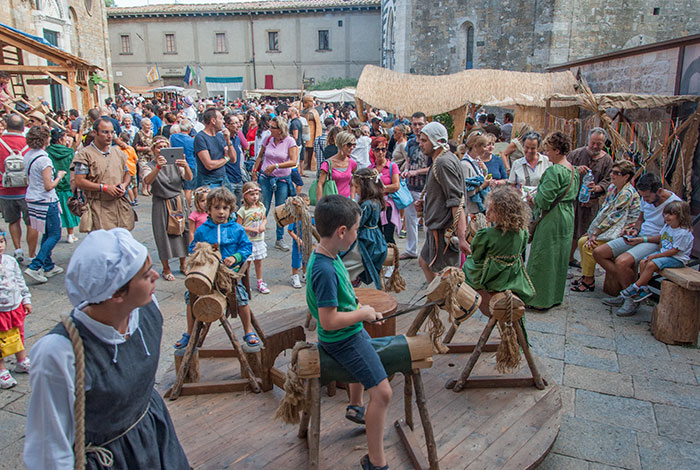 festa medievale a volterra per bambini