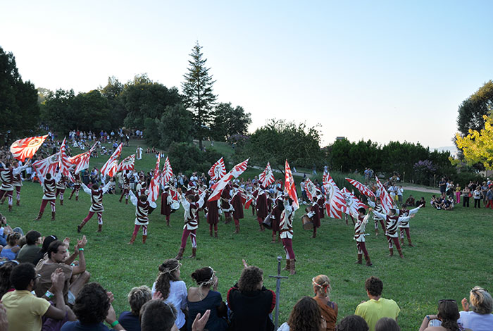 festa medievale a volterra sbandieratori