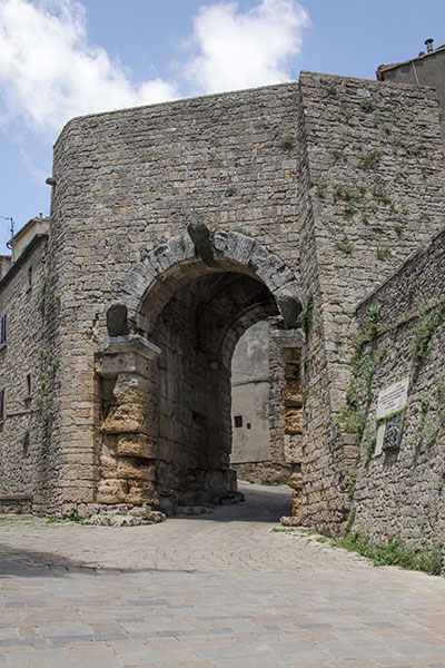 hotel-antica-badia-porta-arco-etrusca