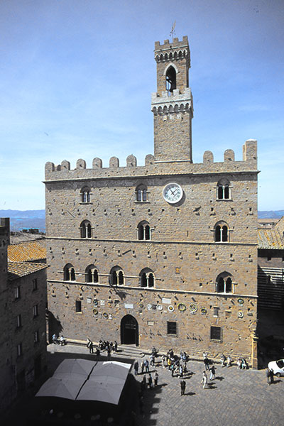 hotel-antica-badia-volterra-palazzo-dei-priori
