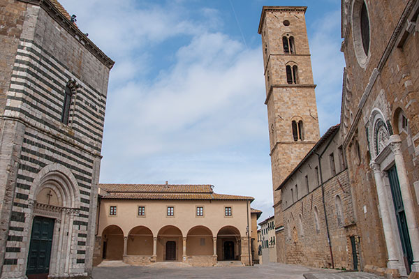 visitare volterra cattedrale battistero