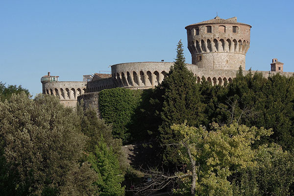 visitare volterra imponente fortezza medicea